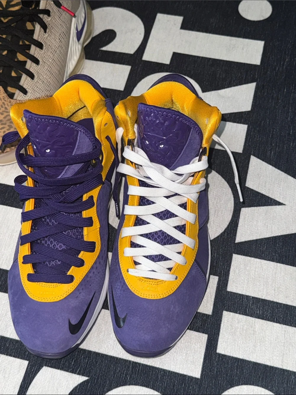 Nike LeBron 8 Lakers - Picture 7 of 8